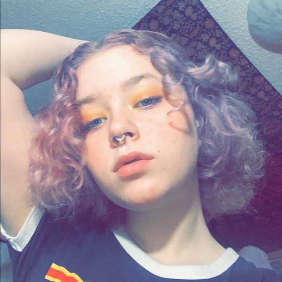 Meet your Posher, Becca - Picture 1 of 1